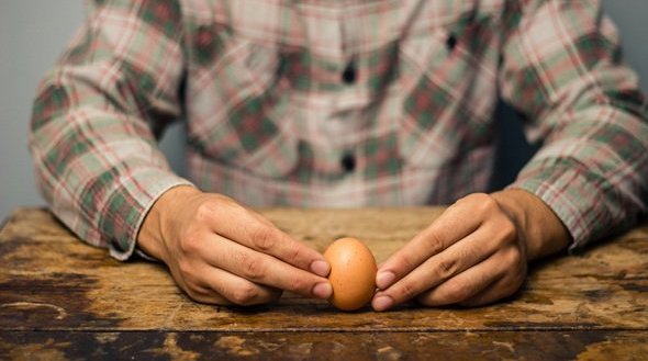 hands-holding-boiled-egg