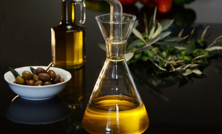 olivový olej ve sklenici