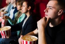 Proč lidé často usínají v kině při sledování filmu?