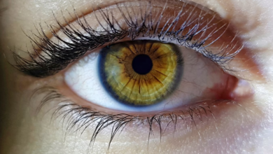 Co je centrální heterochromie a co ji způsobuje?