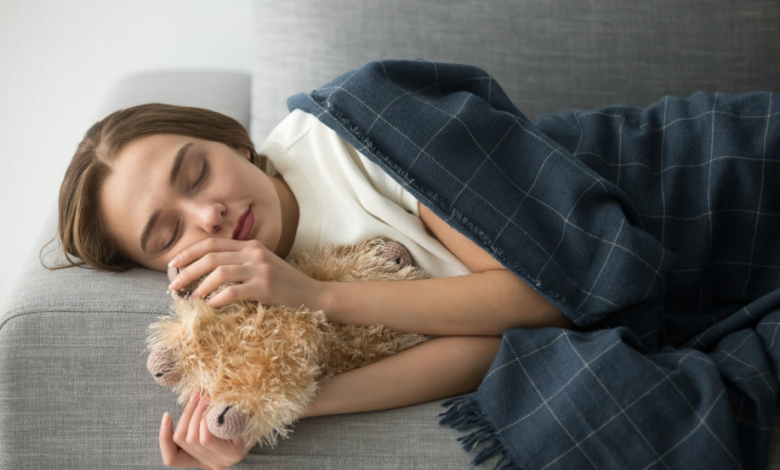 Proč máte pocit, že padáte, když usínáte?